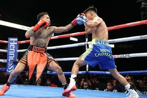 Jan Salvatierra: Pugilista mexicano recibió brutal KO y terminó fuera del ring