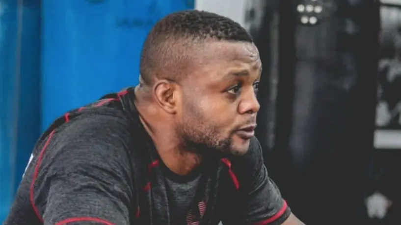 Makabu: 'Si Canelo sube de peso lo noquearé brutalmente, no sabe lo que le espera'