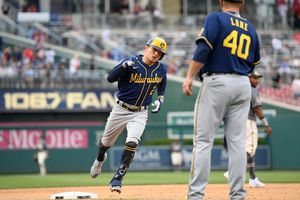 Luis Urías: Cuadrangular del mexicano no evitó derrota de Brewers ante Nationals
