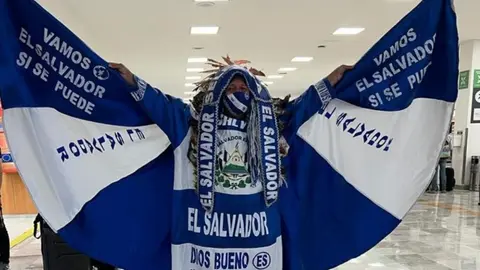 Indio Cuscatleco, invitado especial del Caramelo Team para el México vs El Salvador