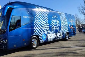 Napoli irá al estadio en un autobús dedicado a Diego Maradona