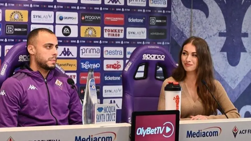 Fiorentina: Arthur Cabral causó polémica por gesto hacia la jefa de prensa