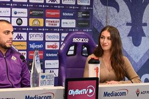 Fiorentina: Arthur Cabral causó polémica por gesto hacia la jefa de prensa