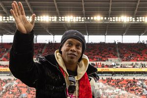 Ronaldinho, incómodo por el frío del BMO Field en el juego entre Toronto y New York City