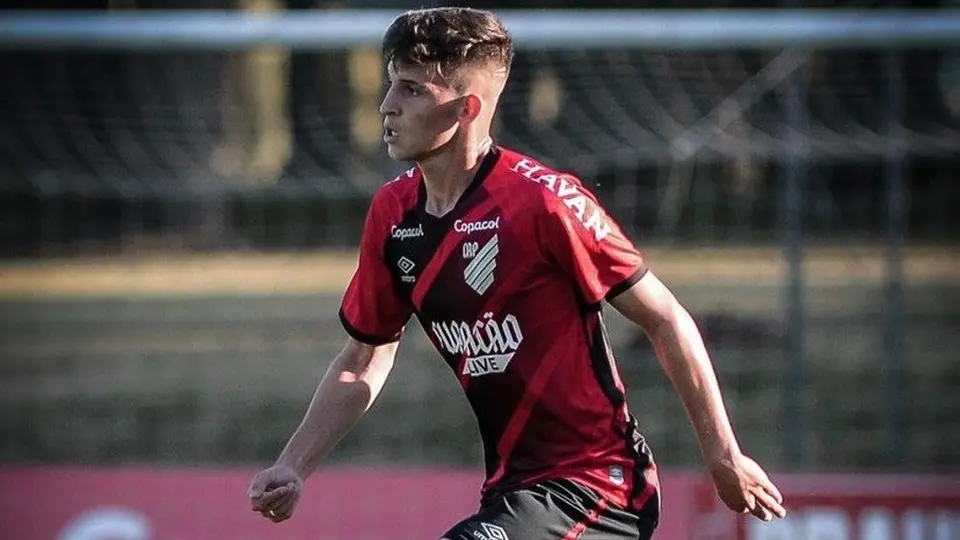 Brasil: Jugador de Athletico Paranaense se salvó de morir aplastado por pared rocosa