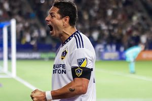 Chicharito Hernández recibió burlas por su aspecto físico tras comparación de fotografías