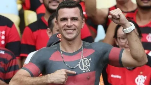 Aficionado de Flamengo se tatuó jersey del equipo en todo su torso