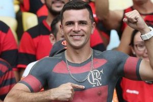 Aficionado de Flamengo se tatuó jersey del equipo en todo su torso