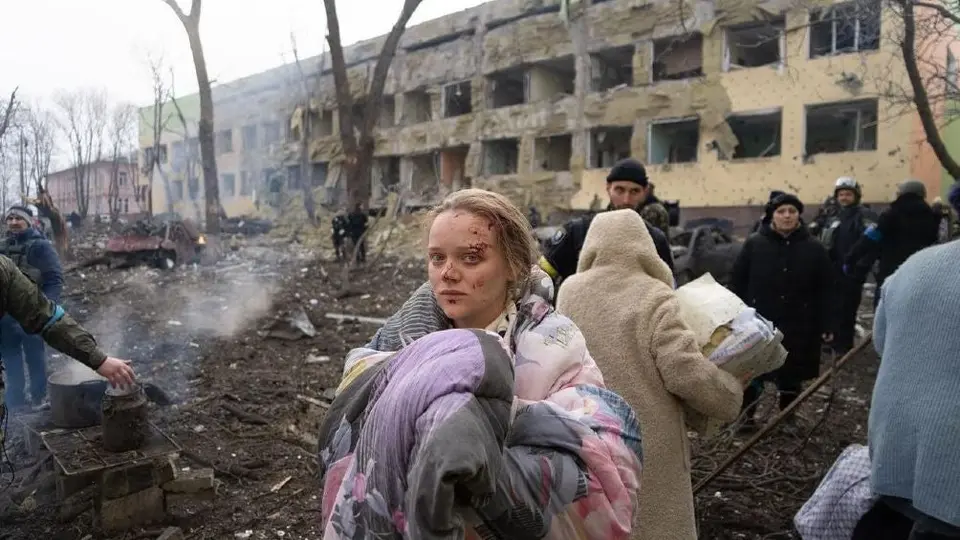 Rusia atacó hospital de maternidad en Ucrania; niños quedaron atrapados
