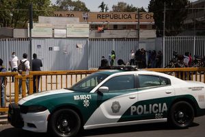 CDMX: Alumno ingresa con arma a secundaria de Iztapalapa y se dispara en la mano