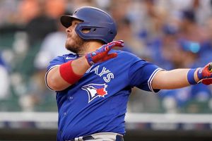 Alejandro Kirk: Dos imparables y dos carreras producidas del mexicano en victoria de Blue Jays