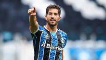 Lucas Silva: Recibió tres puntadas tras un golpe de un celular lanzado por un aficionado
