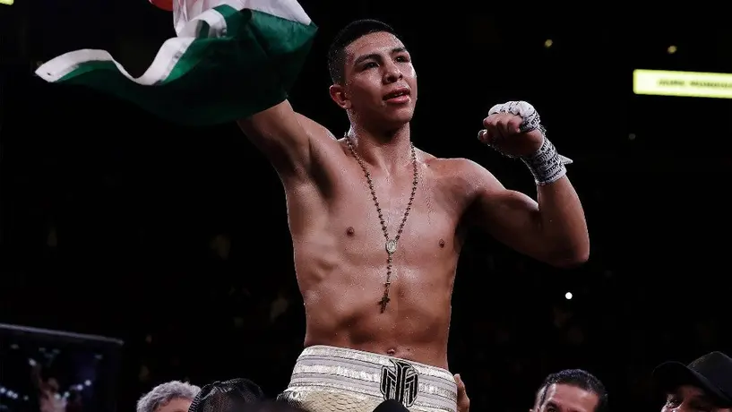 Jaime Munguía venció a D'Mitrius Ballard por nocaut técnico en el 3er round