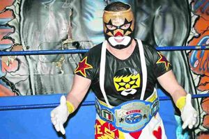 Súper Muñeco está internado en el hospital; su estado de salud es delicado