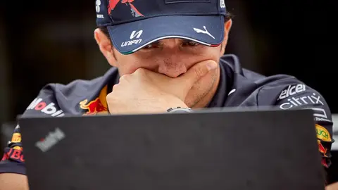 Checo Pérez tras choque en Canadá: "Disculpas a todo el equipo, trataré de minimizar el daño"