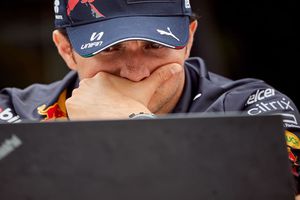 Checo Pérez tras choque en Canadá: "Disculpas a todo el equipo, trataré de minimizar el daño"