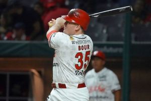 Diablos Rojos: Justin Bour y Khris Davis fueron dados de baja del equipo
