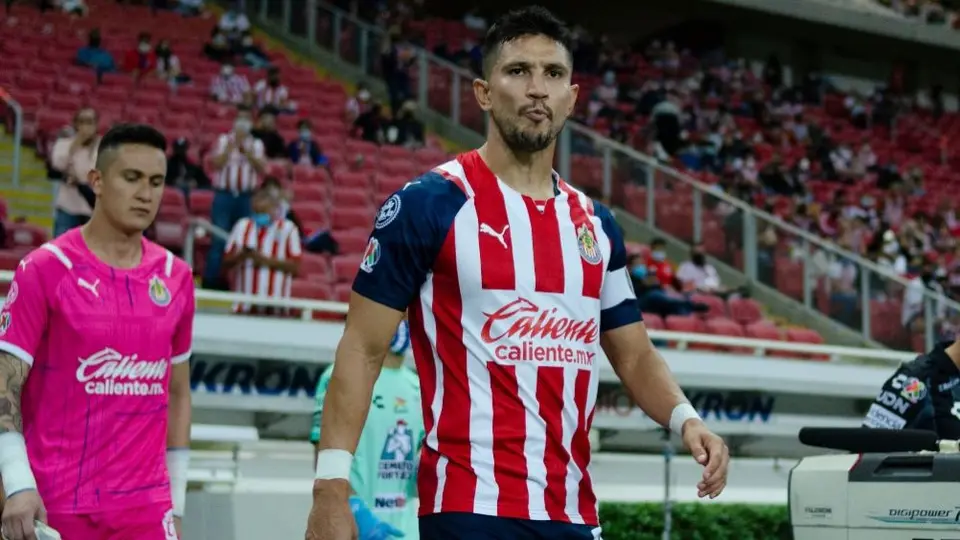 Jesús Molina: 'A Chivas se le representa en la cancha y con lo que la gente ve fuera'