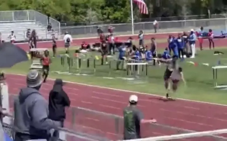 Corredor golpeó a rival durante competecia de atletismo