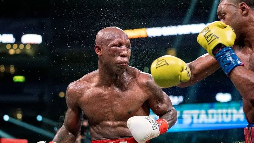 Yordenis Ugás sufrió fractura orbital en derrota frente a Spence Jr.
