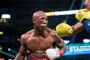 Yordenis Ugás sufrió fractura orbital en derrota frente a Spence Jr.