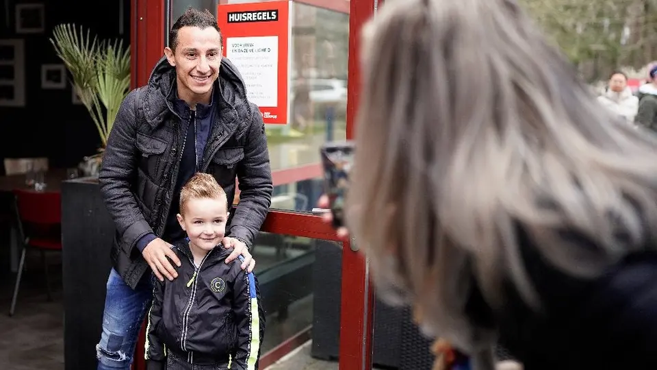 Andrés Guardado: Visitó al PSV Eindhoven durante la Fecha FIFA