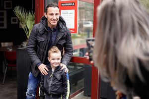Andrés Guardado: Visitó al PSV Eindhoven durante la Fecha FIFA