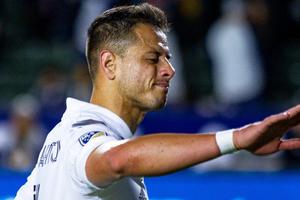 Chicharito Hernández jugó la reta con Steve Carell y los Minions