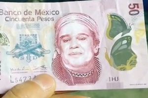 Video: Joven denunció recibir billete falso de 50 pesos con rostro de Juan Gabriel