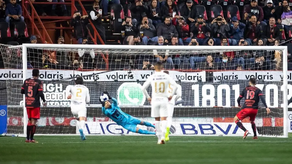 Liga MX: Xolos venció a Pumas por la mínima; Talavera, héroe de los universitarios