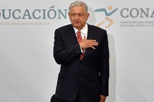 AMLO se disculpa por aviso precipitado sobre aumento a la tasa de Banxico
