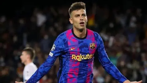 Gerard Piqué bromeó con la ropa del Kun Agüero durante su festejo de Año Nuevo