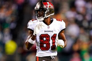 Antonio Brown, 'cortado' de los Buccaneers tras abandonar juego de forma polémica