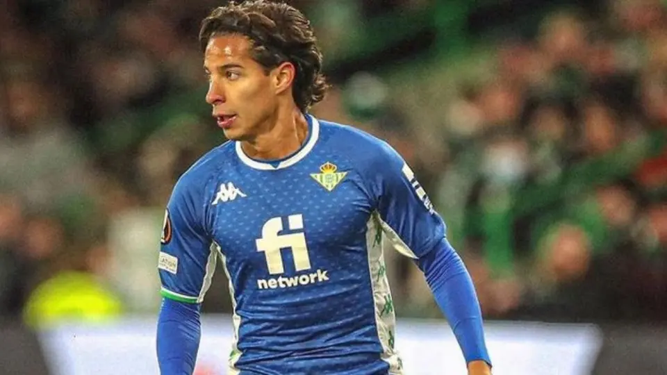 Diego Lainez: Pellegrini informó que el mexicano será baja para el derbi vs Sevilla
