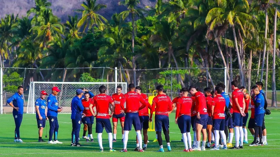 Chivas: Culminó con éxito su primer día de Pretemporada en Barra de Navidad