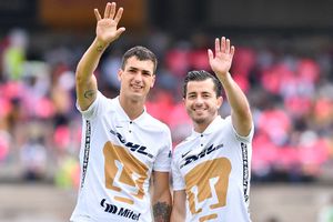 Pumas: Alan Mozo y Juan Dinenno donaron juguetes a un albergue