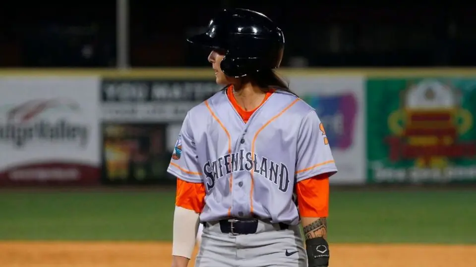 Kelsie Whitmore, primera mujer en iniciar un partido de la Atlantic League