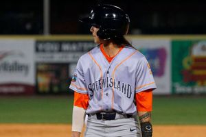 Kelsie Whitmore, primera mujer en iniciar un partido de la Atlantic League