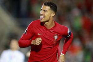Cristiano Ronaldo: Madre de CR7 le regaló una playera de Portugal al papa Francisco