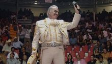 Video: Fanáticos confundieron carroza de Vicente Fernández con la de otra persona