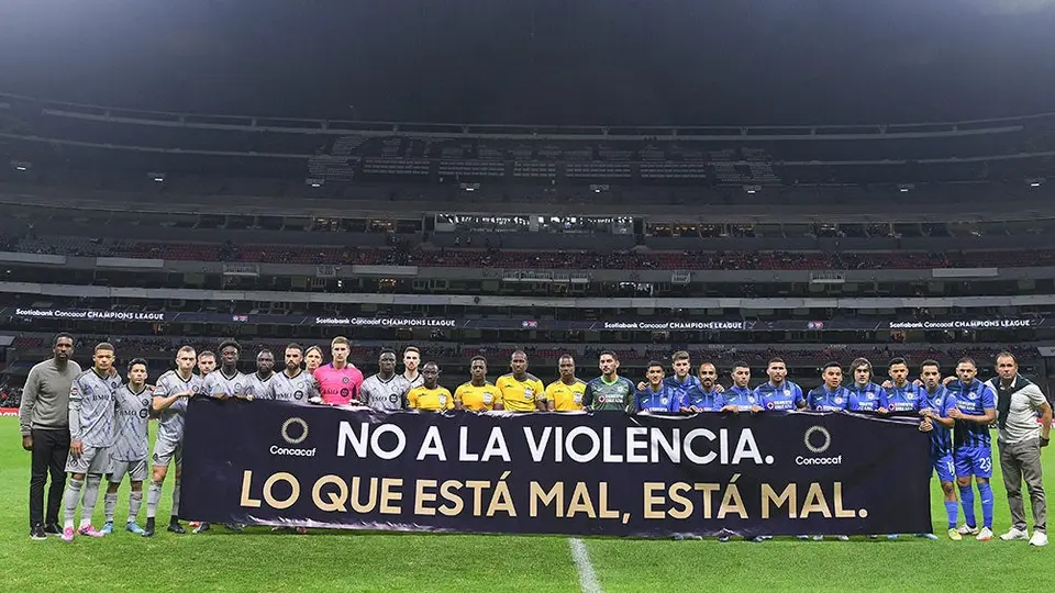 Querétaro: Cruz Azul y Montreal guardaron minuto de silencio por violencia en La Corregidora
