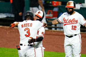 Ramón Urías: Mexicano se unió a 'fiesta' de cuadrangulares en triunfo de Orioles