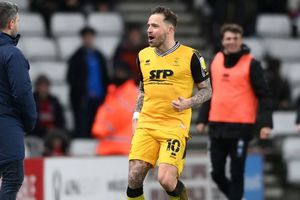 Jugador explotó contra su antiguo entrenador y le gritó un gol en la cara