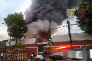 CDMX: Se registró fuerte incendio en fábrica de bicicletas en Azcapotzalco