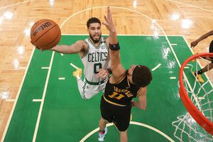 NBA: Stephen Curry comandó a Warriors para empatar la serie vs Celtics