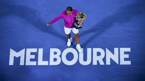 Rafael Nadal, primer tenista en remontar dos sets en una Final de Australian Open