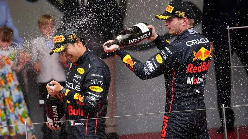 Verstappen sobre la victoria de Checo en el GP de Mónaco: 'Estoy muy feliz por él'