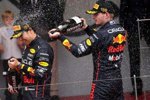 Verstappen sobre la victoria de Checo en el GP de Mónaco: 'Estoy muy feliz por él'