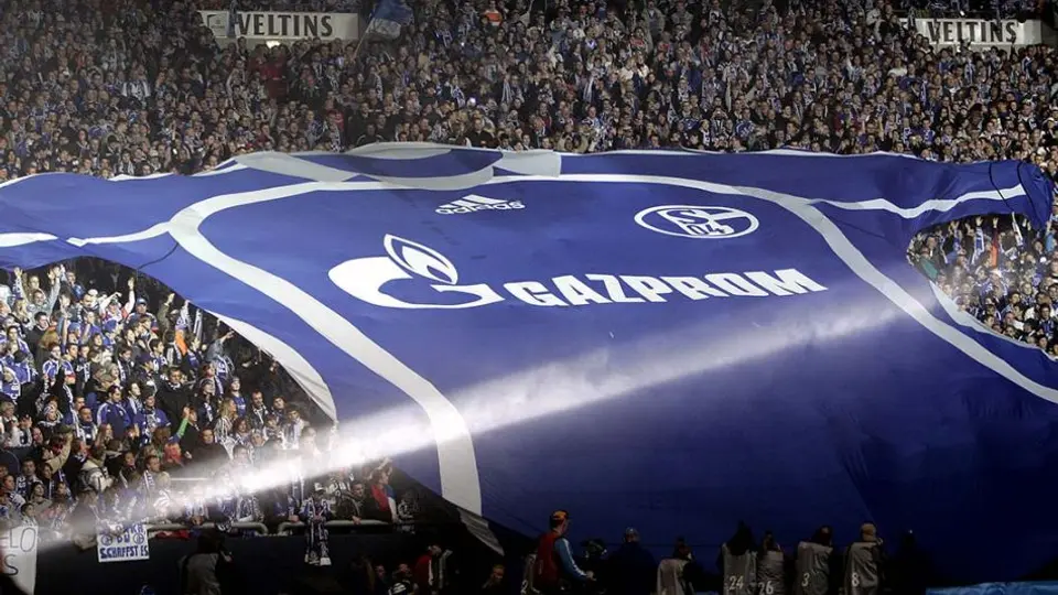Schalke 04: Jersey del club sin patrocinador ruso se disparó y colapsó tienda virtual