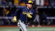 Luis Urías: Cuadrangular del mexicano en triunfo de Brewers sobre Rays